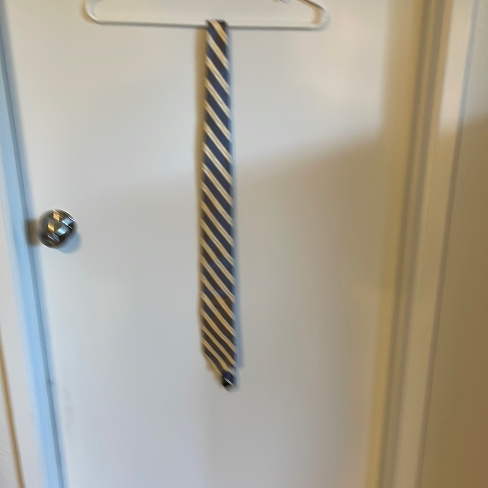 Yellow and dark grey tie